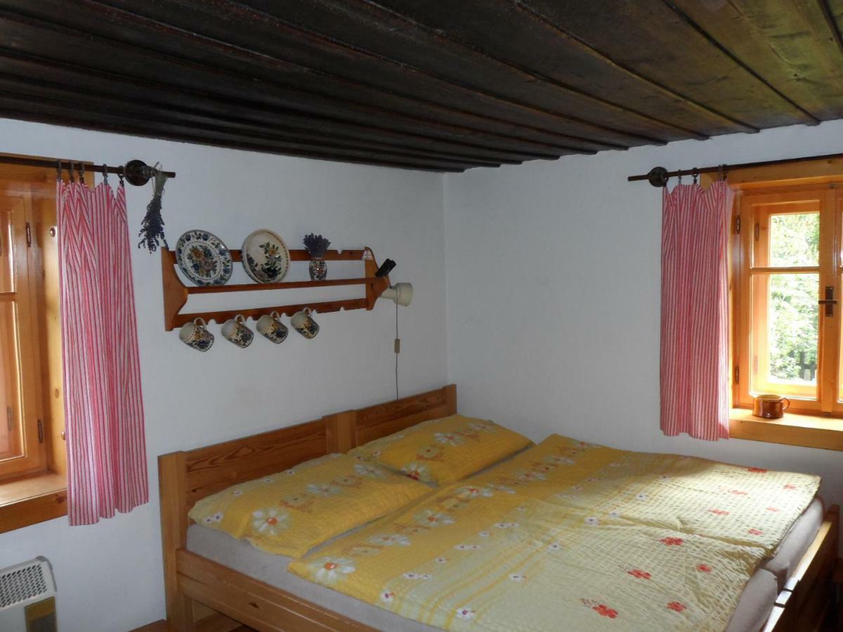 Stylová chalupa na kraji národního parku Šumava Strunkov Esterno foto