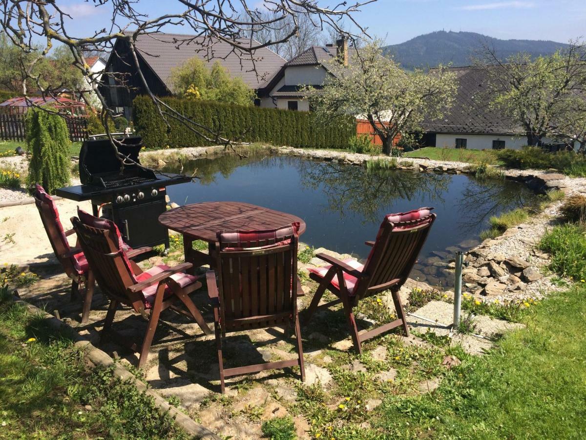 Stylová chalupa na kraji národního parku Šumava Strunkov Esterno foto